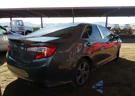 2014 Toyota Camry Se Sport z USA, uszkodzony, nr VIN 4T1BF1FK2EU371856